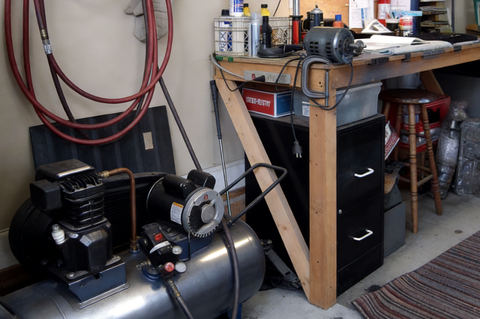 Compact screw air compressors used in small workshops